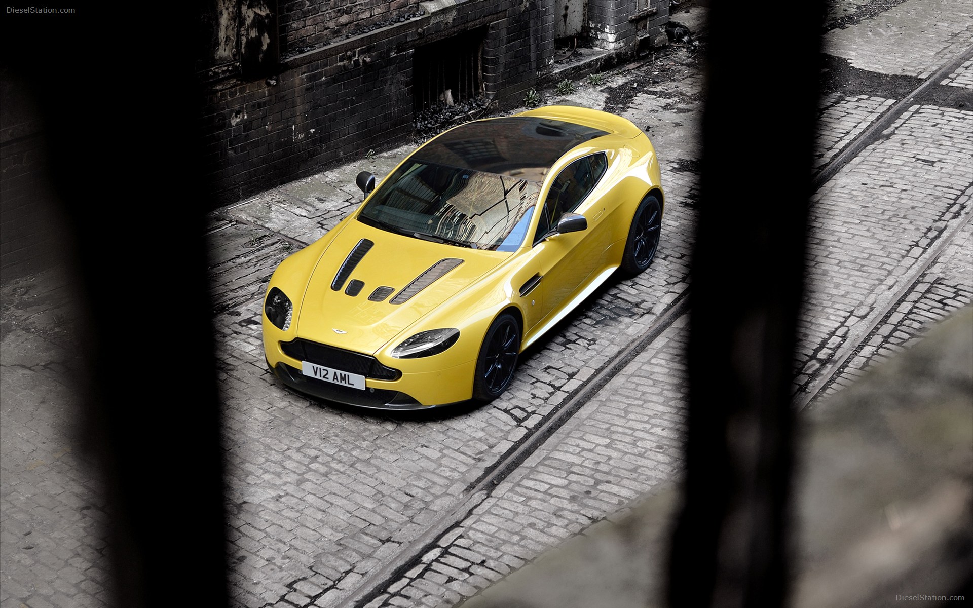 Aston Martin V12 Vantage S 2014